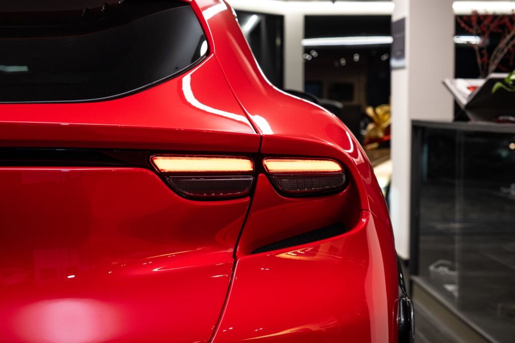 Ferrari Ostatní Hatchback 6,5 l 529 kw