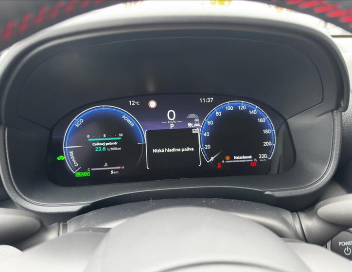 Toyota Yaris Cross 8