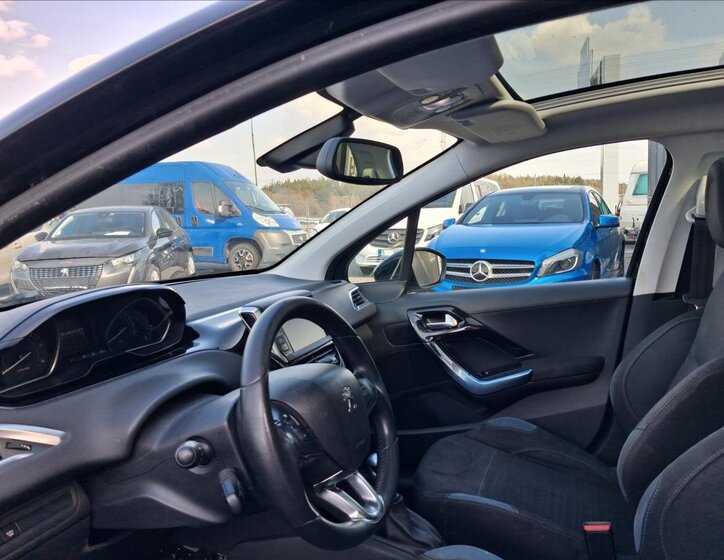 Peugeot 208 Hatchback 1,6 l 84 kw