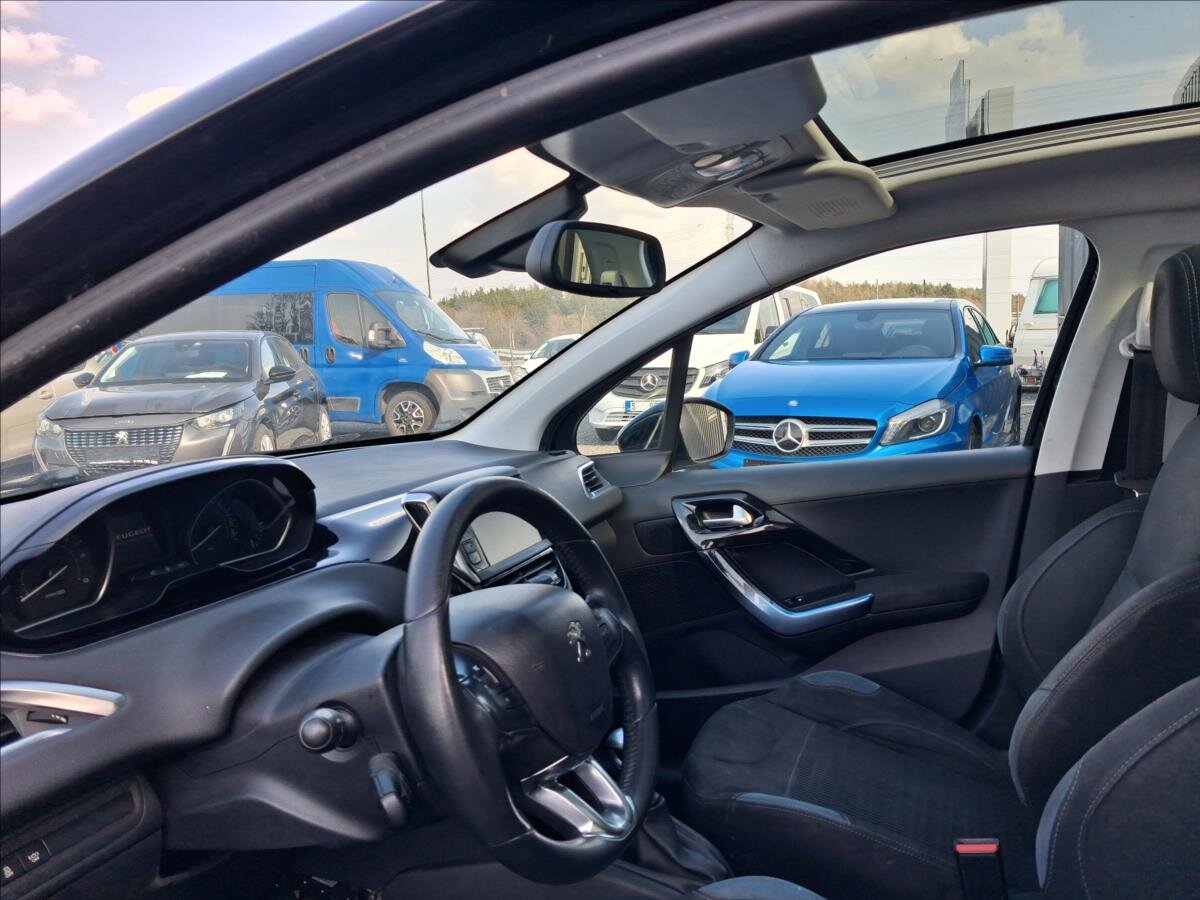 Peugeot 208 Hatchback 1,6 l 84 kw