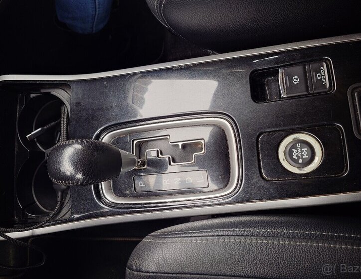 Mitsubishi Outlander 12