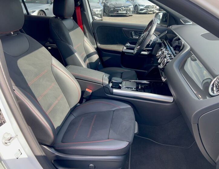 Mercedes-Benz GLA 10