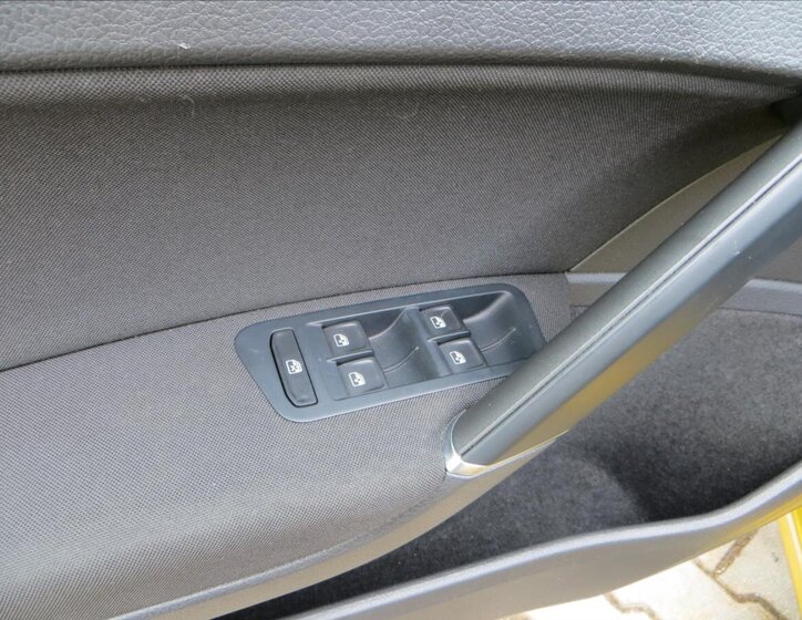 Volkswagen Golf Hatchback 999,0 85 kw