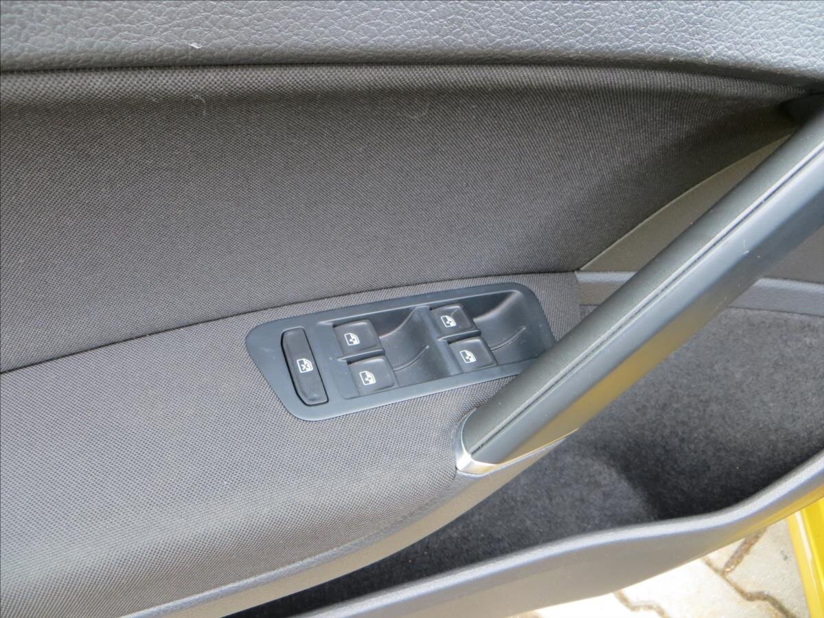 Volkswagen Golf Hatchback 999,0 85 kw