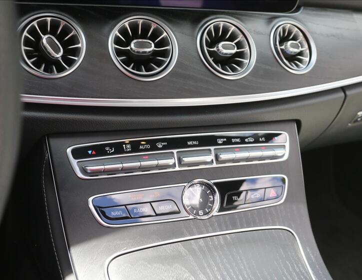 Mercedes-Benz Třídy E 30