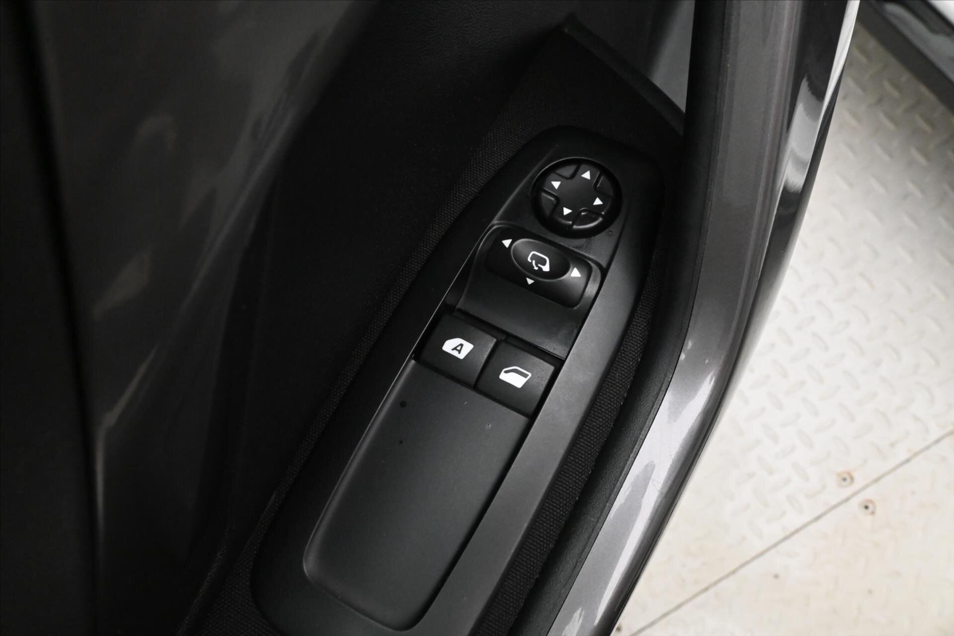 Peugeot 2008 SUV 2,0 l 60 kw