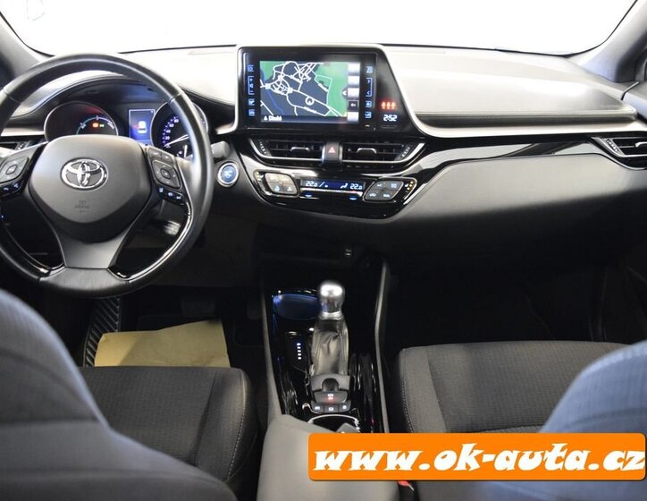 Toyota C-HR Hatchback 1,8 l 0