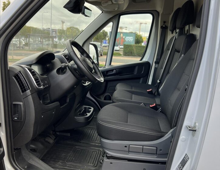 Toyota ProAce 9