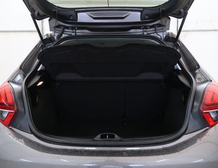 Peugeot 208 Hatchback 1,2 l 61 kw