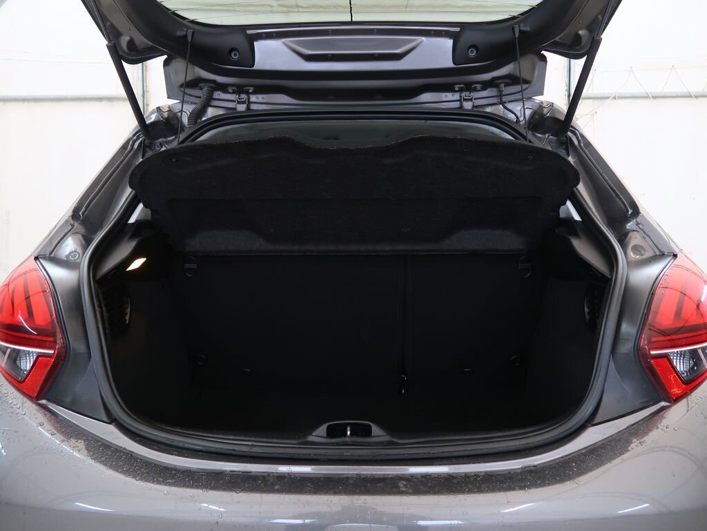 Peugeot 208 Hatchback 1,2 l 61 kw