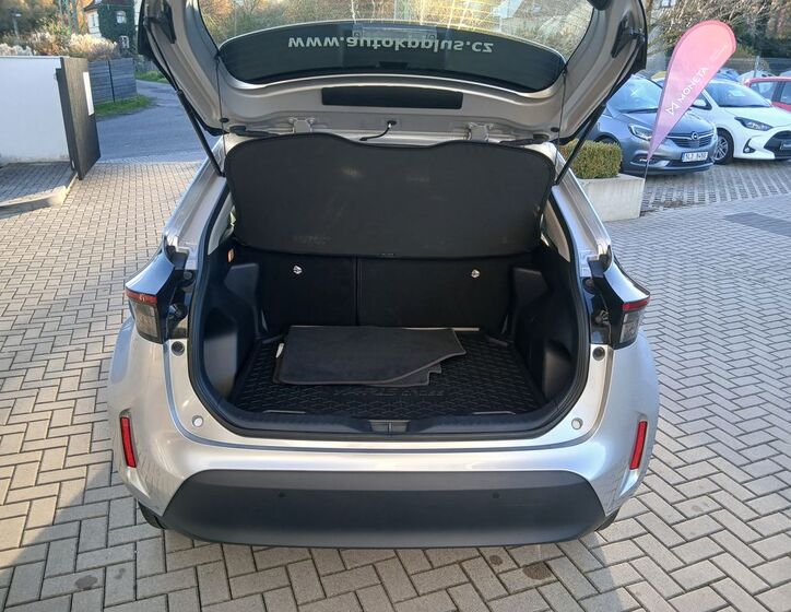 Toyota Yaris Cross 13