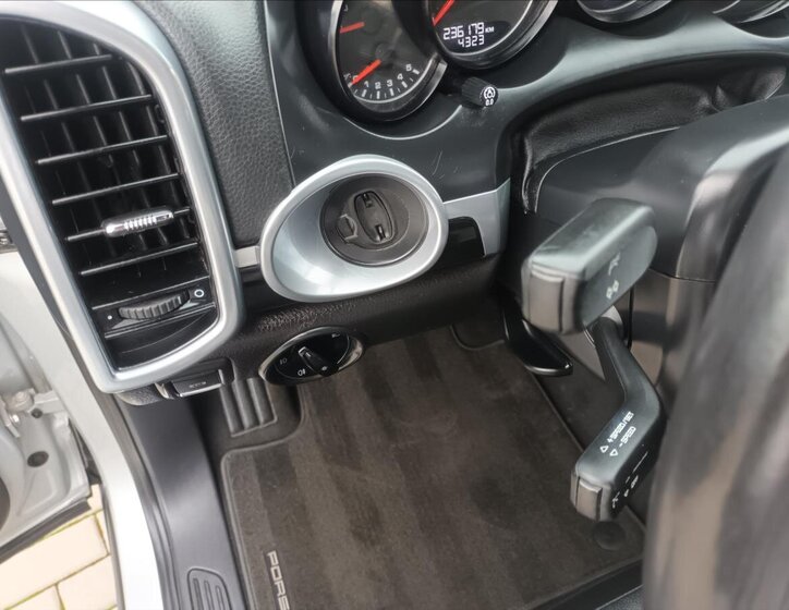 Porsche Cayenne Kombi 3,0 l 180 kw