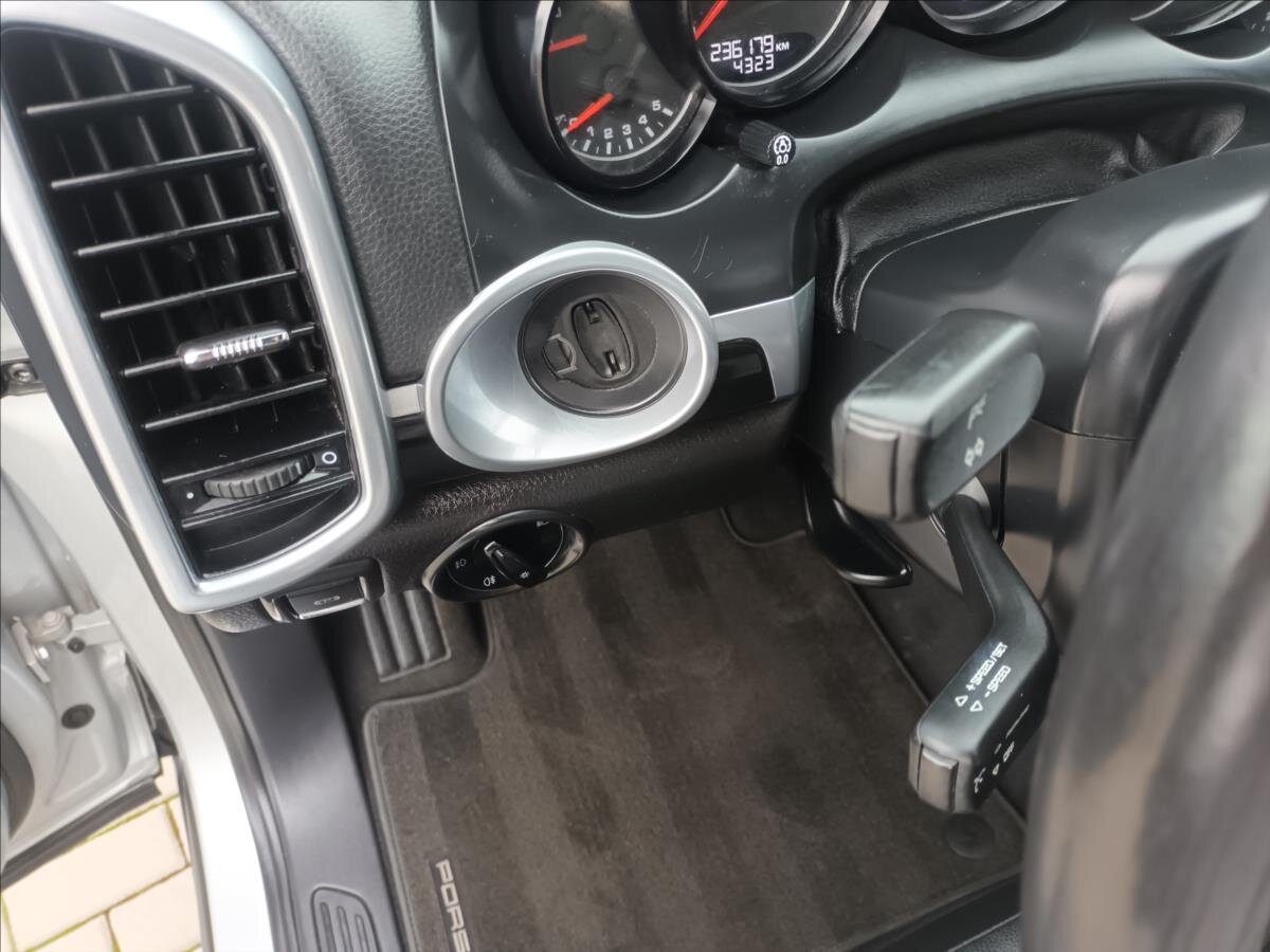 Porsche Cayenne Kombi 3,0 l 180 kw