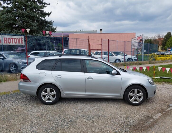 Volkswagen Golf Kombi 1,6 l 77 kw