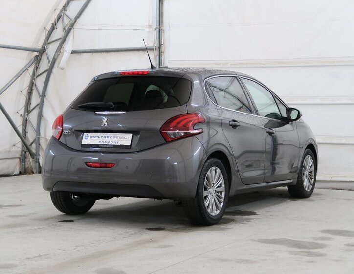 Peugeot 208 Hatchback 1,2 l 61 kw