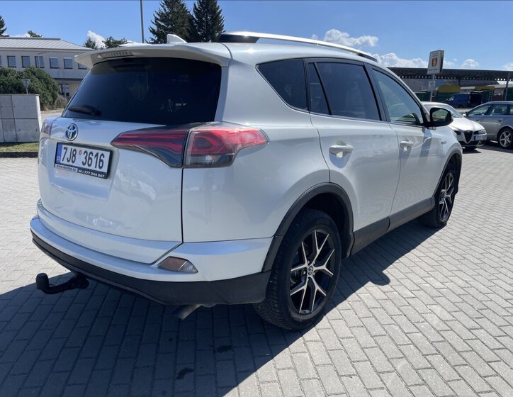 Toyota RAV4 SUV / Terénní 2,5 l 145 kw