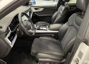Audi Q8 SUV / Terénní 3,0 l 210 kw