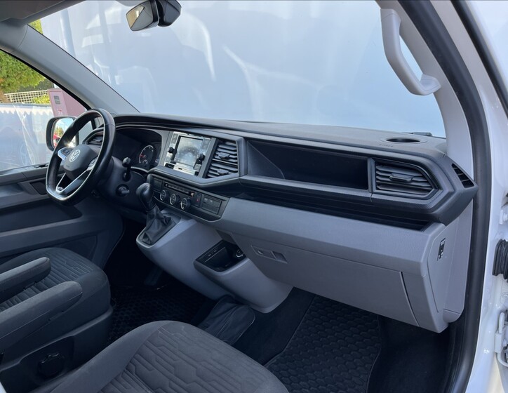Volkswagen Caravelle 19