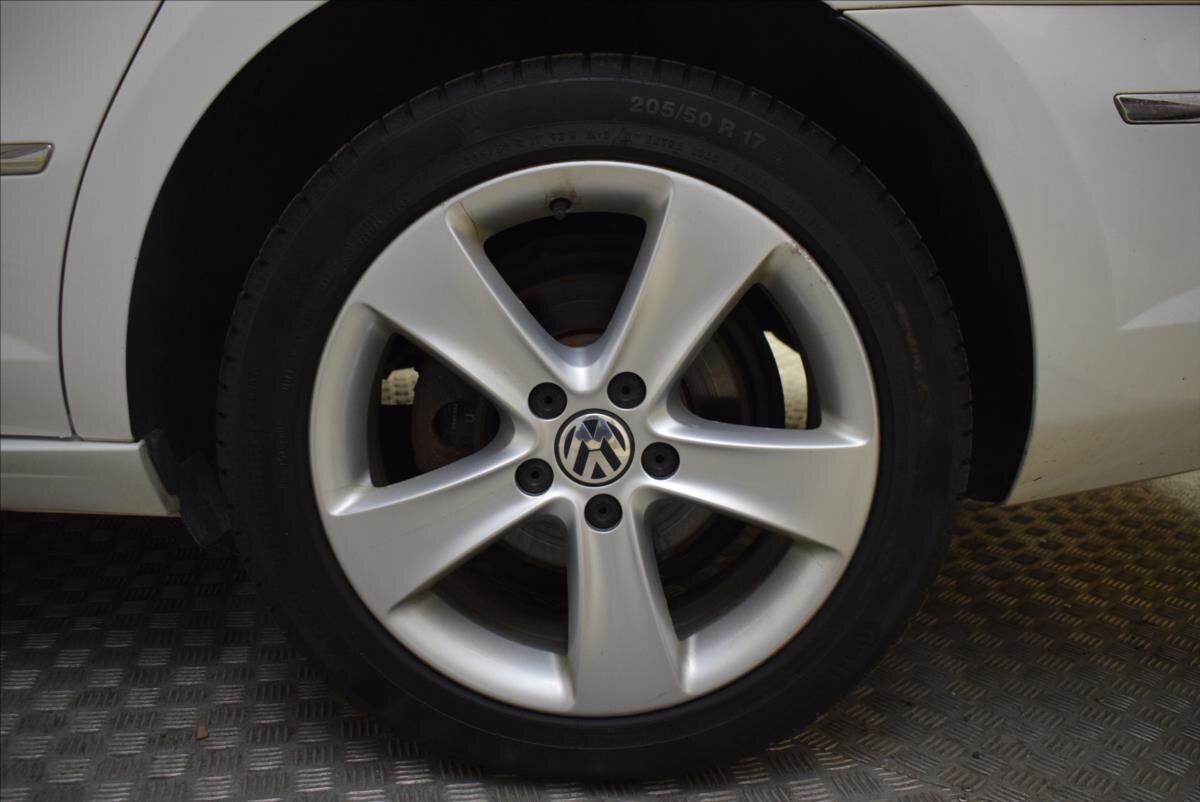 Volkswagen Passat CC Sedan 2,0 l 105 kw