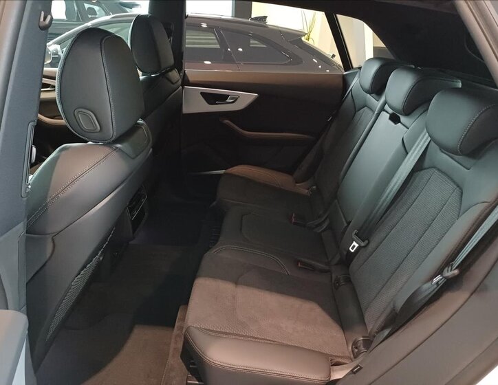Audi Q8 SUV 3,0 l 210 kw
