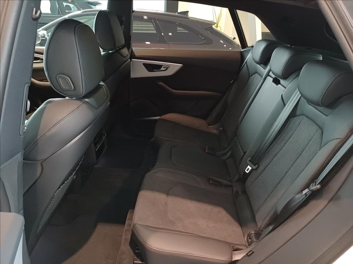Audi Q8 SUV 3,0 l 210 kw
