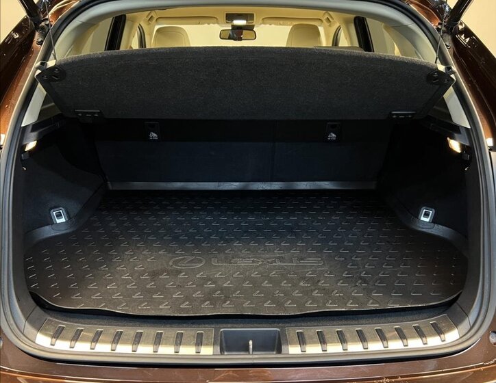 Lexus NX 300h SUV 2,5 l 145 kw