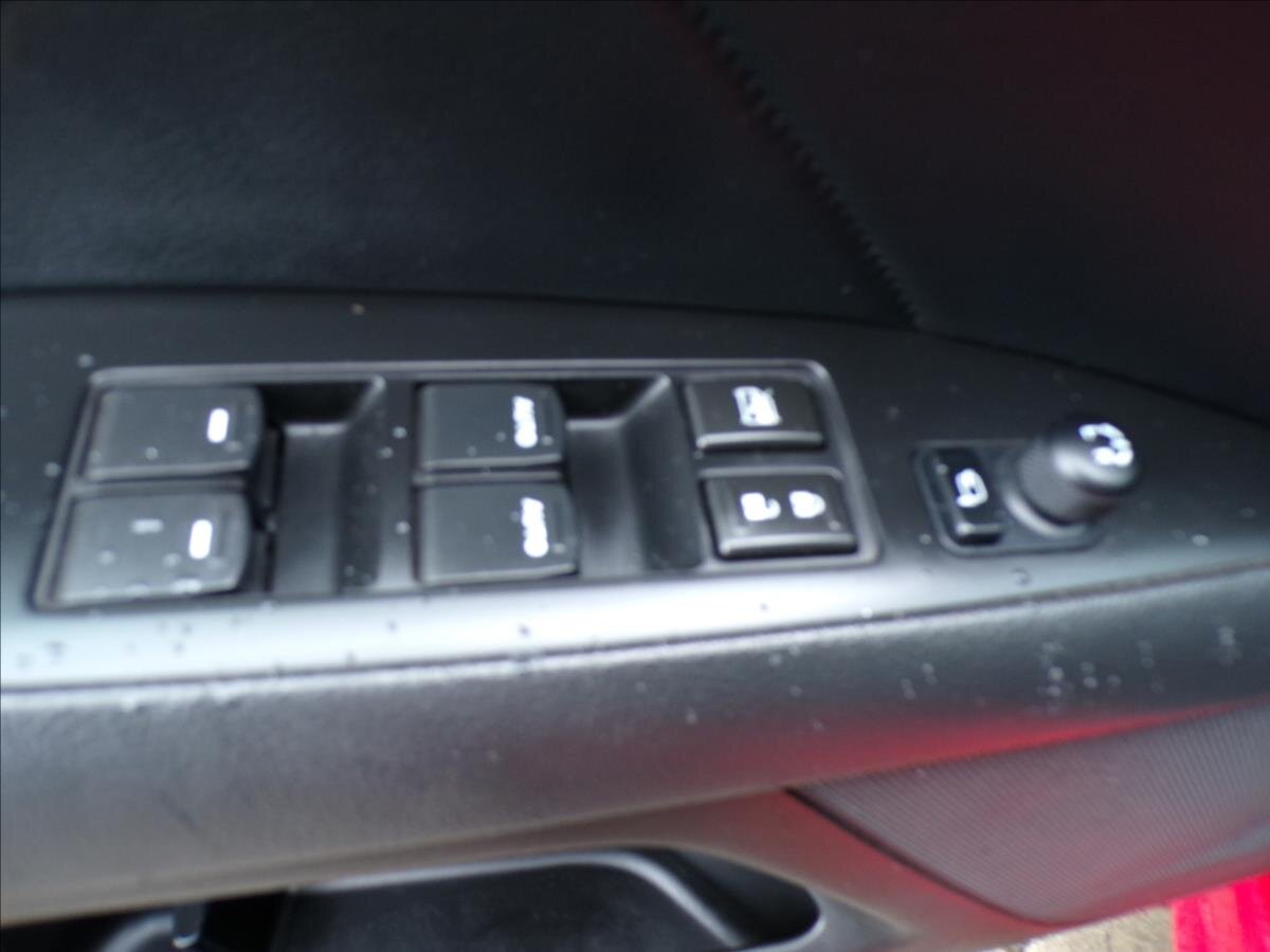 Suzuki Kizashi Sedan / Limuzína 2,4 l 131 kw