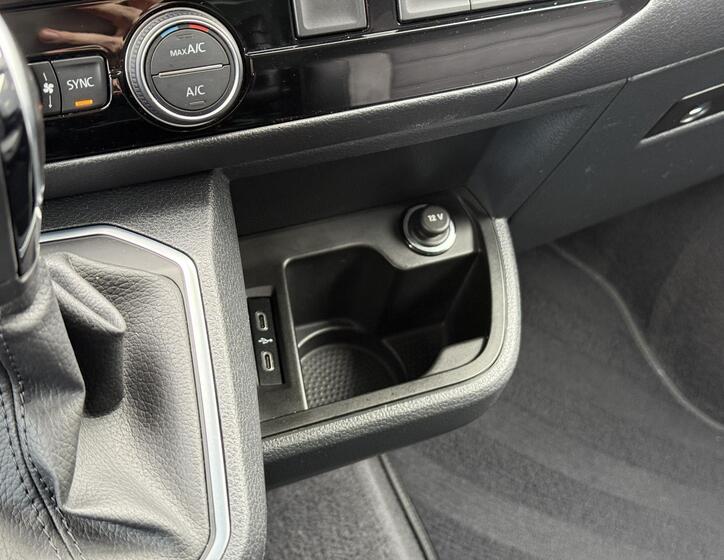 Volkswagen Multivan 28