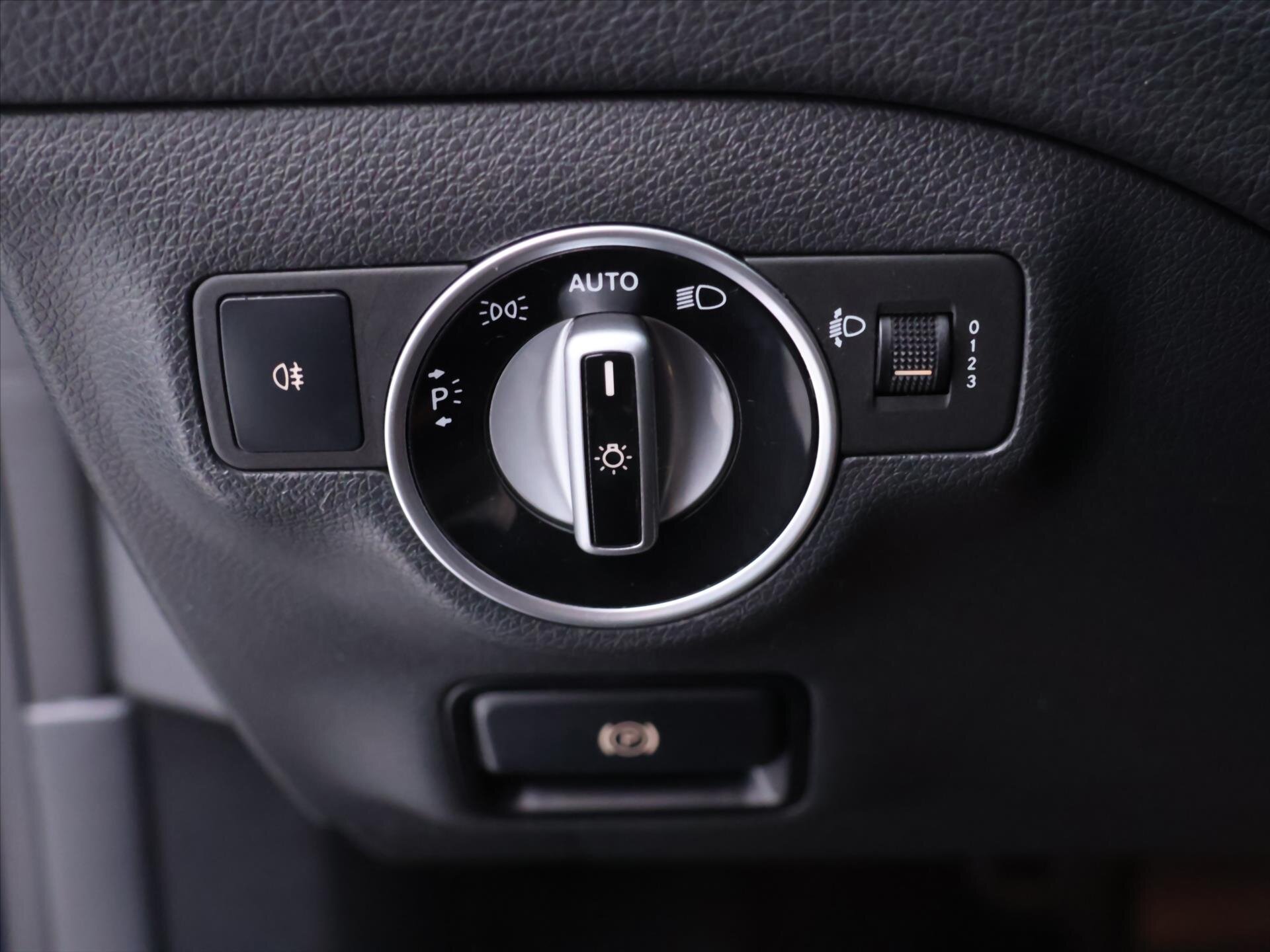 Mercedes-Benz CLA Sedan 1,5 l 80 kw