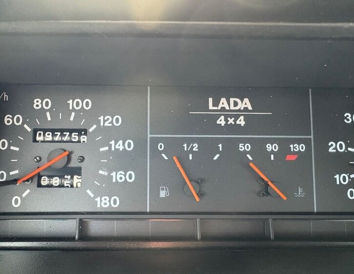 Lada Niva SUV / Terénní 1,7 l 60 kw