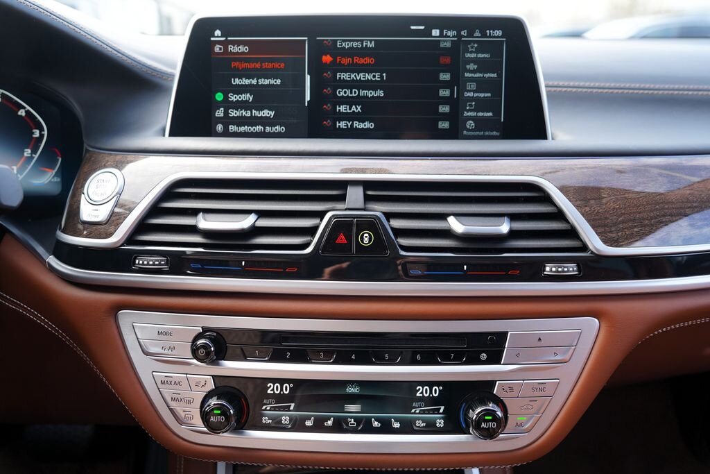 BMW Řada 7 Sedan / Limuzína 6,6 l 430 kw