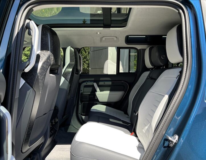 Land Rover Defender SUV / Terénní 4,4 l 467 kw
