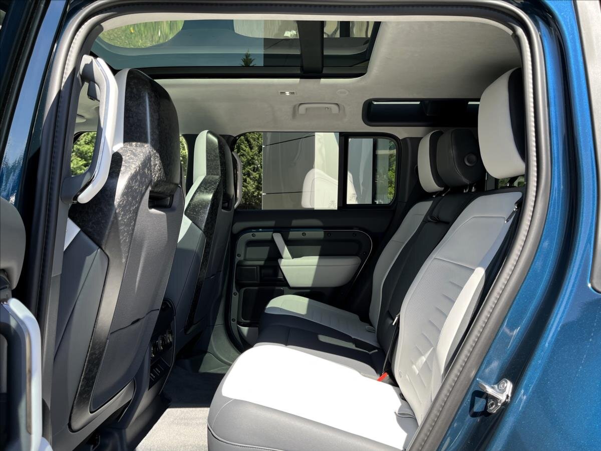 Land Rover Defender SUV / Terénní 4,4 l 467 kw