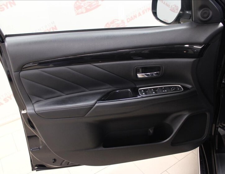 Mitsubishi Outlander SUV / Terénní 2,0 l 89 kw