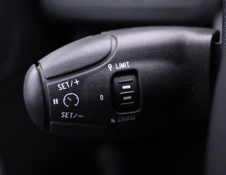 Peugeot 208 Hatchback 1,2 l 60 kw