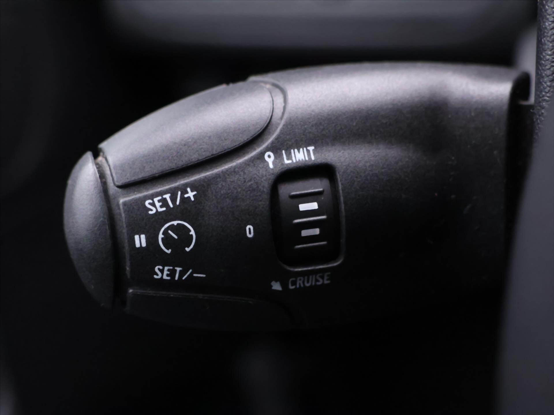 Peugeot 208 Hatchback 1,2 l 60 kw