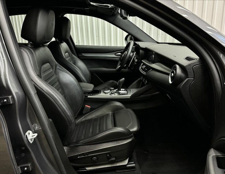 Alfa Romeo Stelvio 49