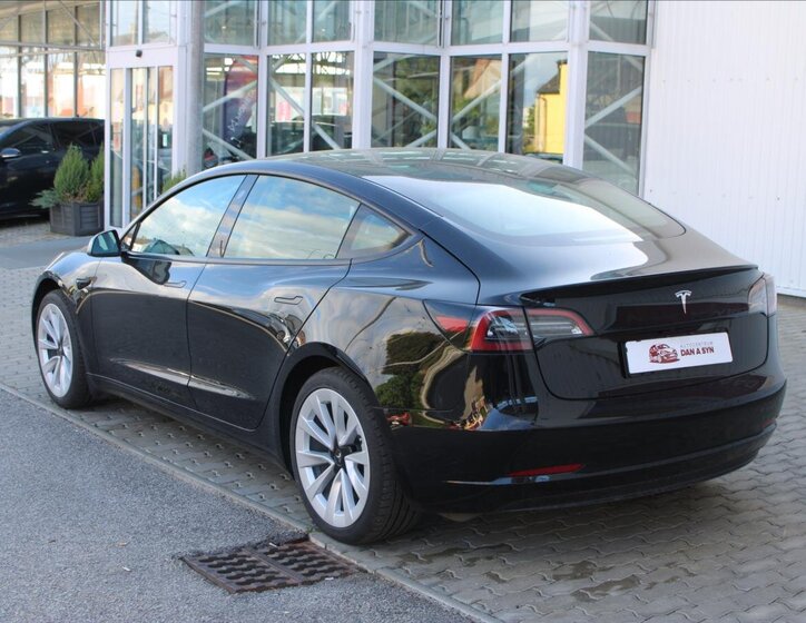 Tesla Model 3 Sedan / Limuzína 0,0 208 kw