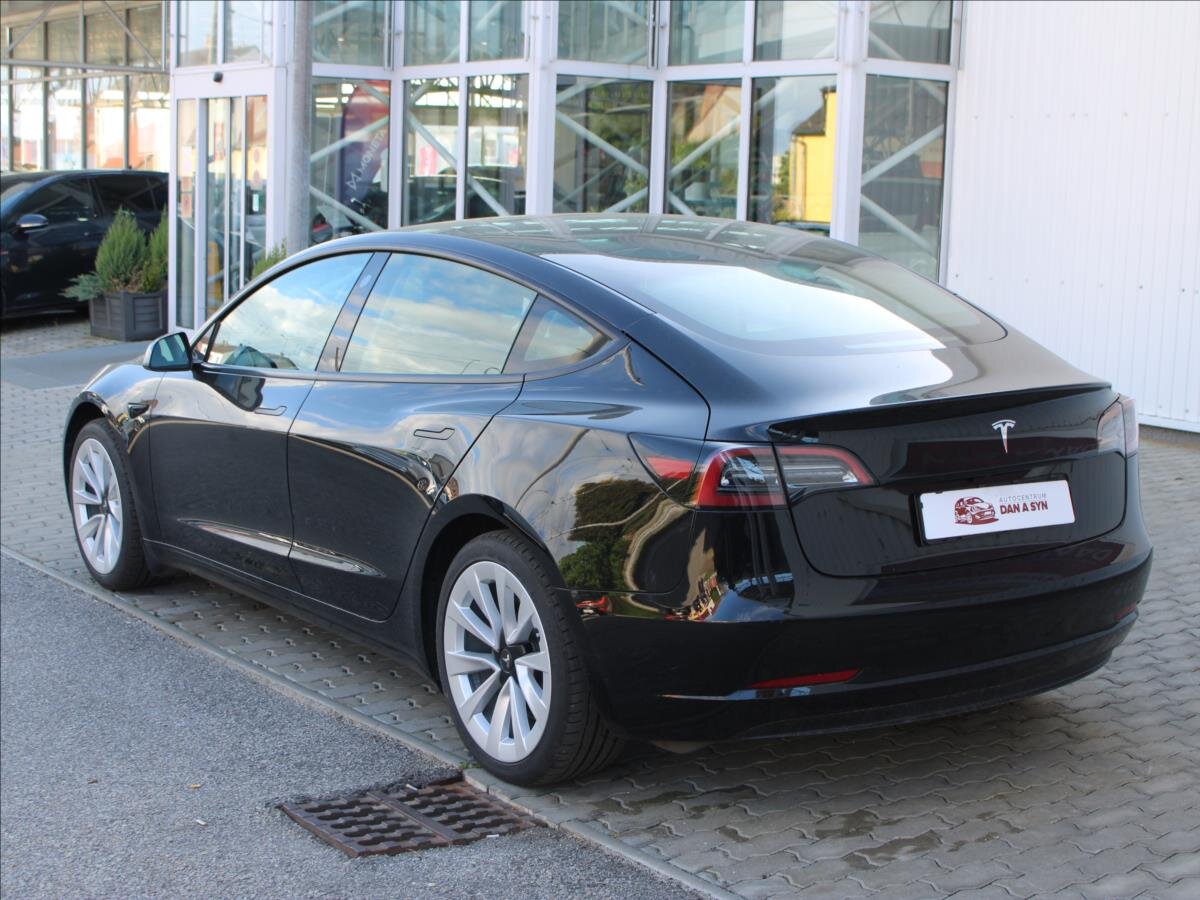 Tesla Model 3 Sedan / Limuzína 0,0 208 kw
