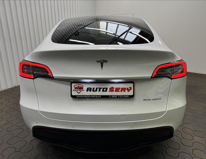Tesla Model Y 7