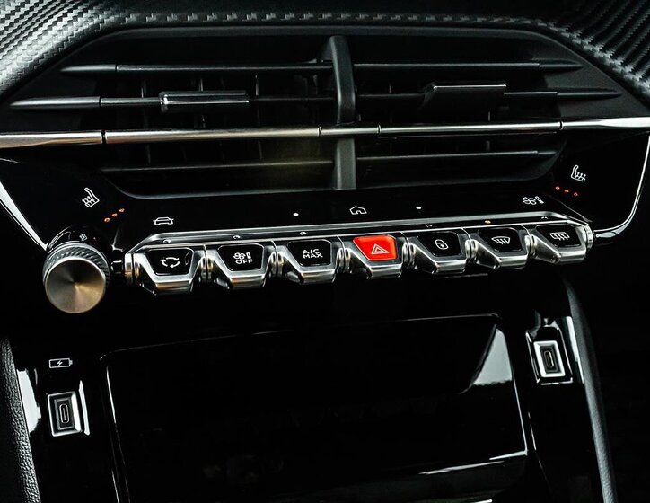 Peugeot 2008 SUV 1,2 l 81 kw