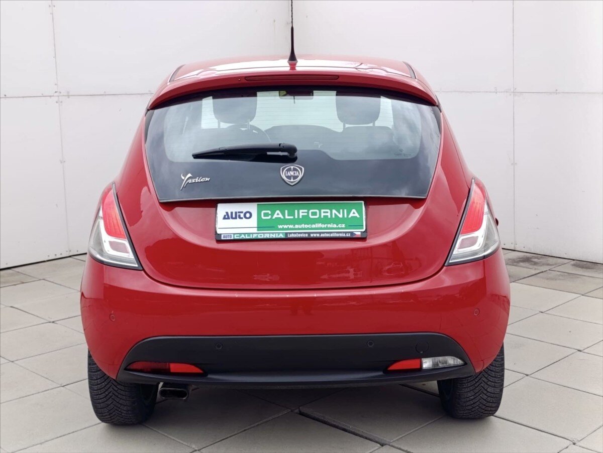 Lancia Y Hatchback 1,2 l 51 kw