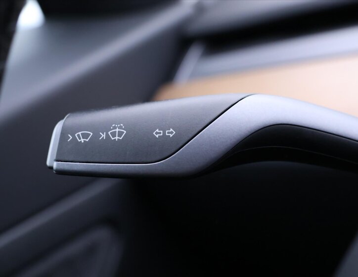 Tesla Model 3 Sedan / Limuzína 0,0 239 kw