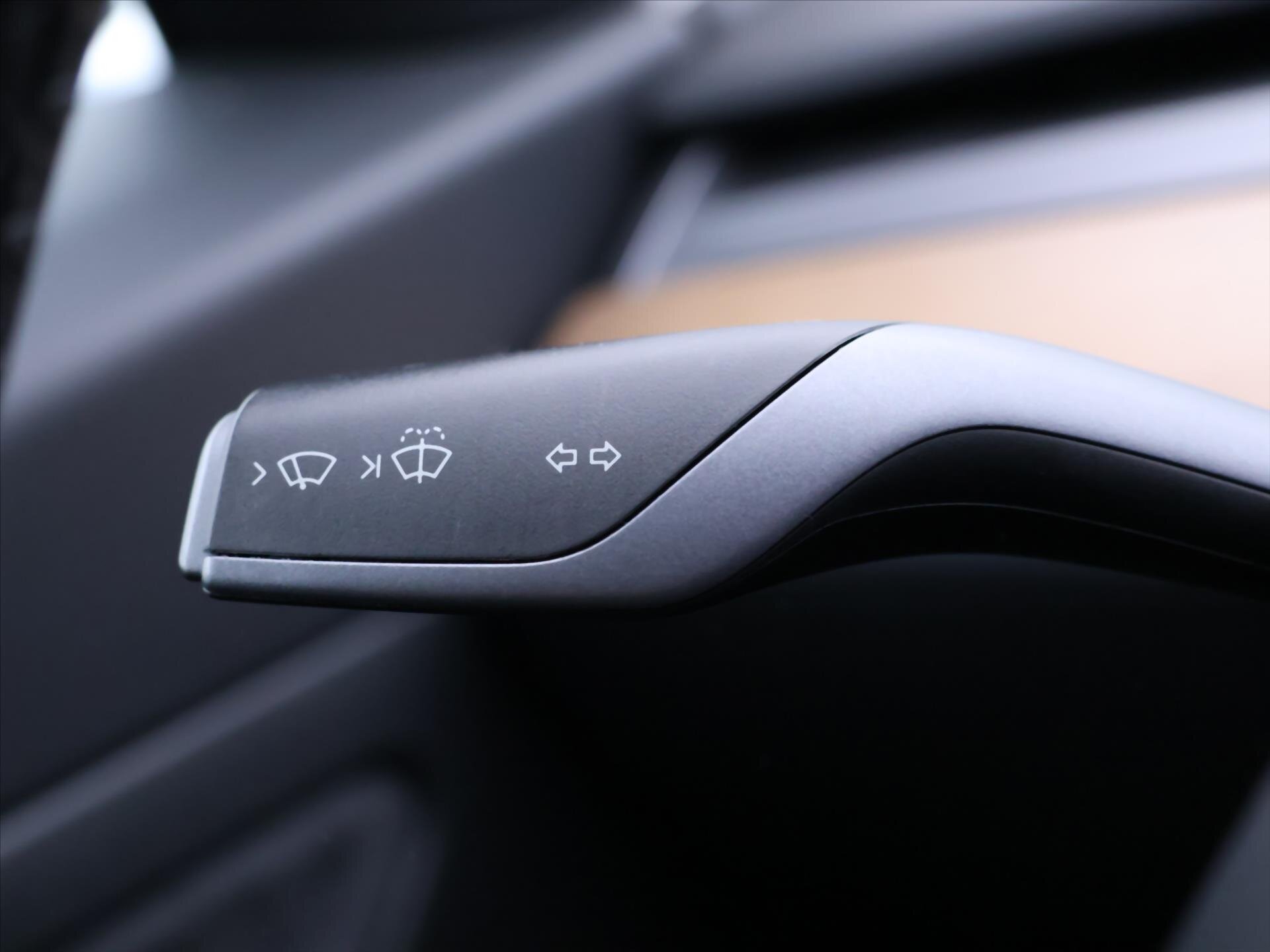 Tesla Model 3 Sedan / Limuzína 0,0 239 kw