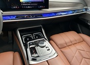 BMW i7 43