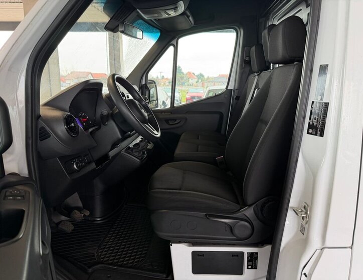 Mercedes-Benz Sprinter 10