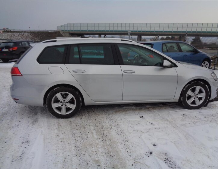 Volkswagen Golf Kombi 1,6 l 77 kw