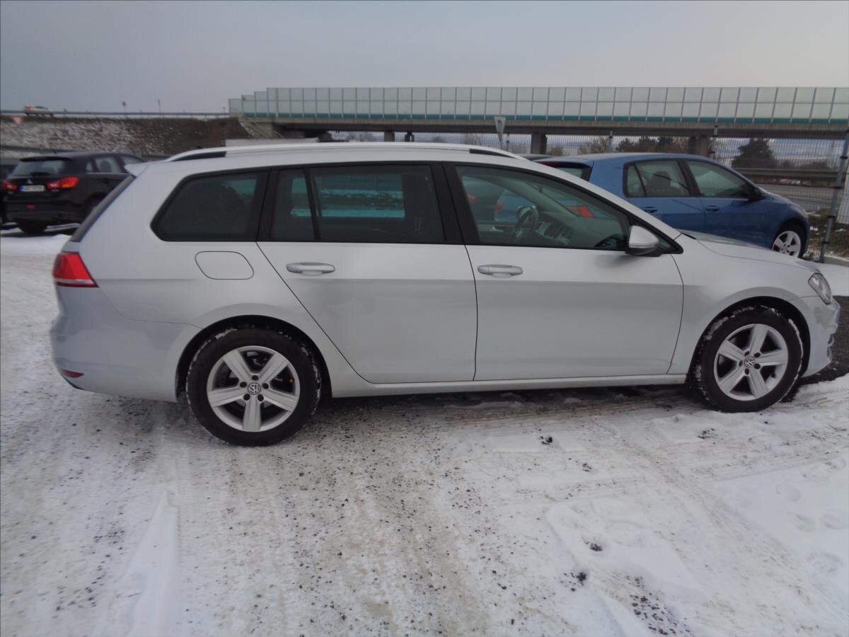 Volkswagen Golf Kombi 1,6 l 77 kw