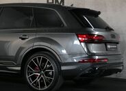 Audi Q7 6