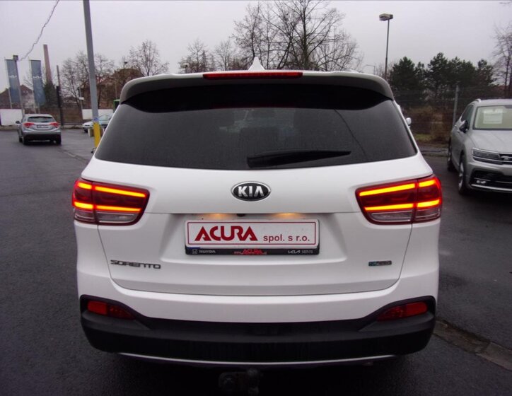 KIA Sorento 4